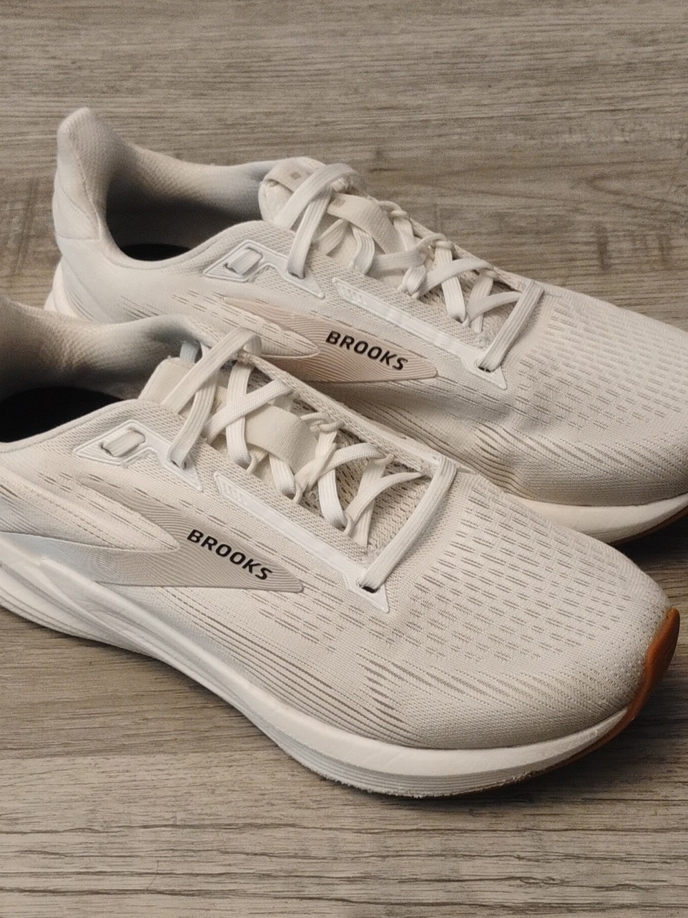 Brooks Revel 8 White Running Shoes - Lightweight Performance Women's Size 8.5D - Picture 2 of 9